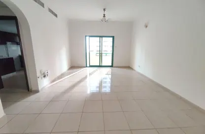 شقة - 2 غرف نوم - 3 حمامات للايجار في شارع التعاون - التعاون - الشارقة