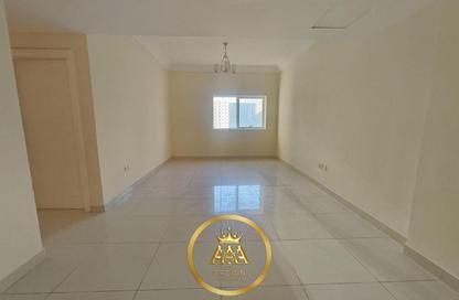 Apartment - 2 Bedrooms - 2 Bathrooms for rent in Al Khan Corniche - Al Khan - Sharjah