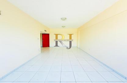 Apartment - 2 Bedrooms - 2 Bathrooms for rent in Silver Sands 1 - Al Mankhool - Bur Dubai - Dubai
