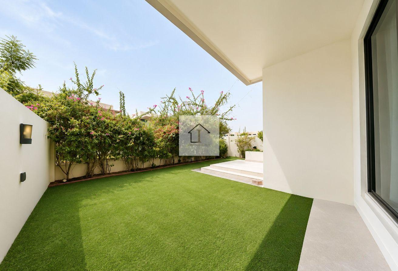Spacious and Ravishing 5BR Unfurnished Villa photo 3