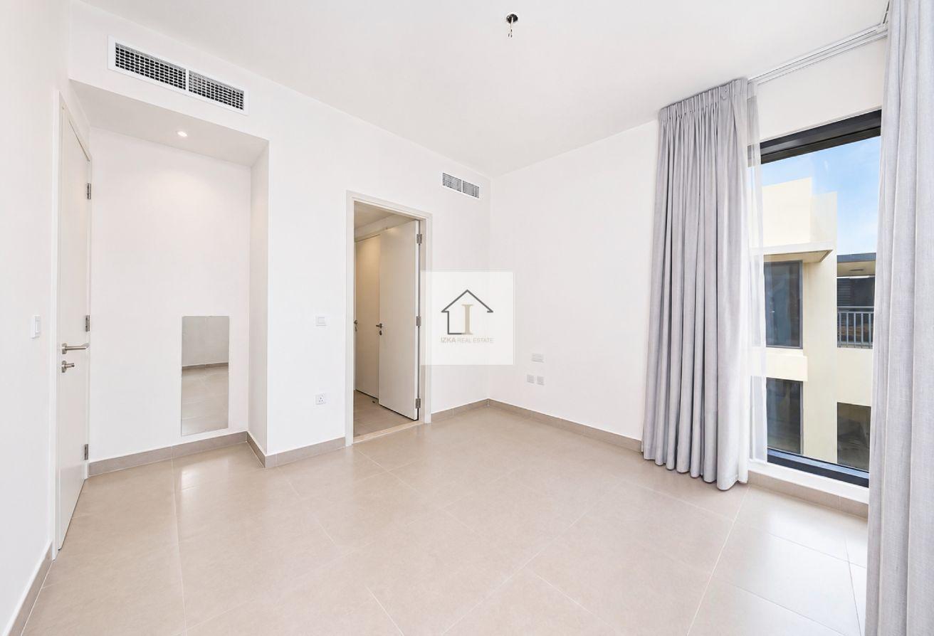 Spacious and Ravishing 5BR Unfurnished Villa photo 10