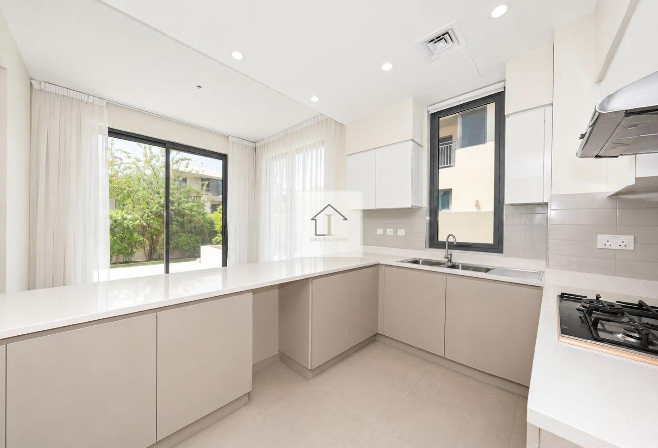 Spacious and Ravishing 5BR Unfurnished Villa photo 5