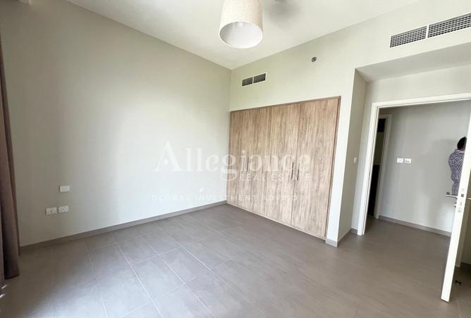 Full Park View | Prime Location | Ready to Move photo 3