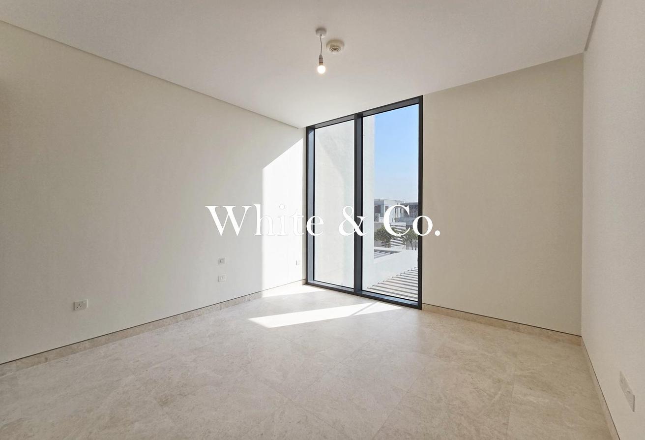Lagoon Backing | Rare Find | Ready to Move photo 9