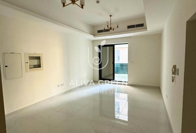 Spacious 1BR Apartment | Jumeirah Garden City