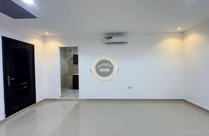 Apartment - 1 Bedroom - 2 Bathrooms for rent in Al Mushrif Villas - Al Mushrif - Abu Dhabi
