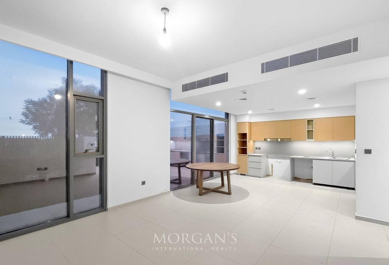4BR Villa | Spacious Layout | With Garden photo 2