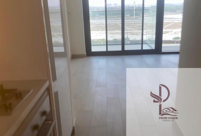 Unfurnish Studio | Ready To Move | Prime Location photo 2