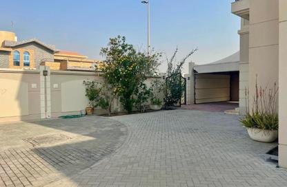 Villa - 4 Bedrooms - 6 Bathrooms for rent in Al Falaj - Al Riqqa - Sharjah