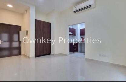 Apartment - Studio - 1 for rent in Al Karama Square - Al Karama - Bur Dubai - Dubai