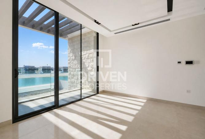 5-bed villa in Ain Al Maha · Vacant · Beachfront — photo 3