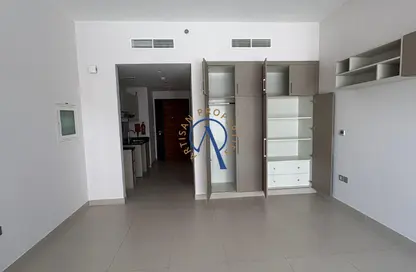 Apartment - 1 Bathroom for rent in Al Waleed Garden 2 - Al Waleed Garden - Al Jaddaf - Dubai