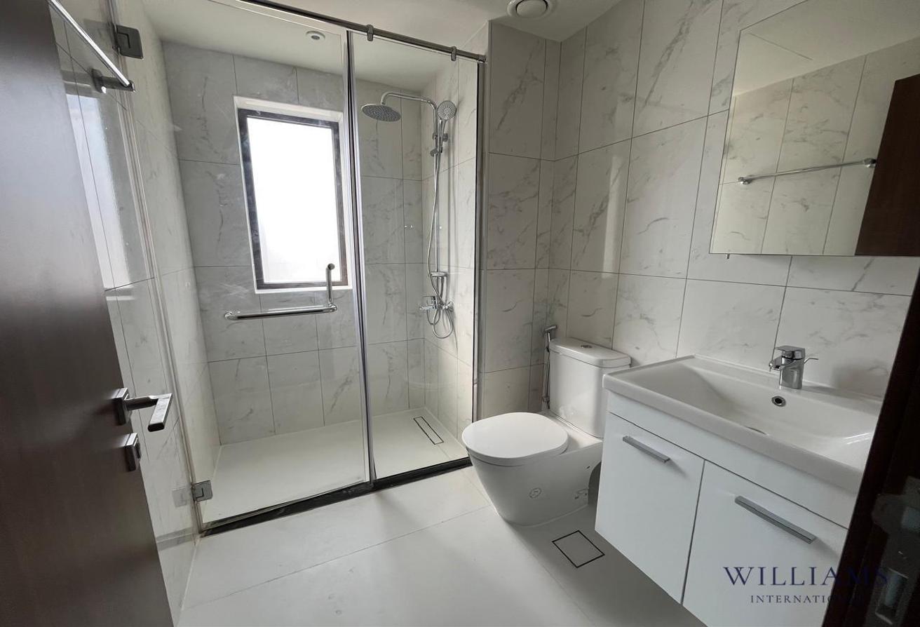 CORNER UNIT | SINGLE ROW | VACANT photo 14