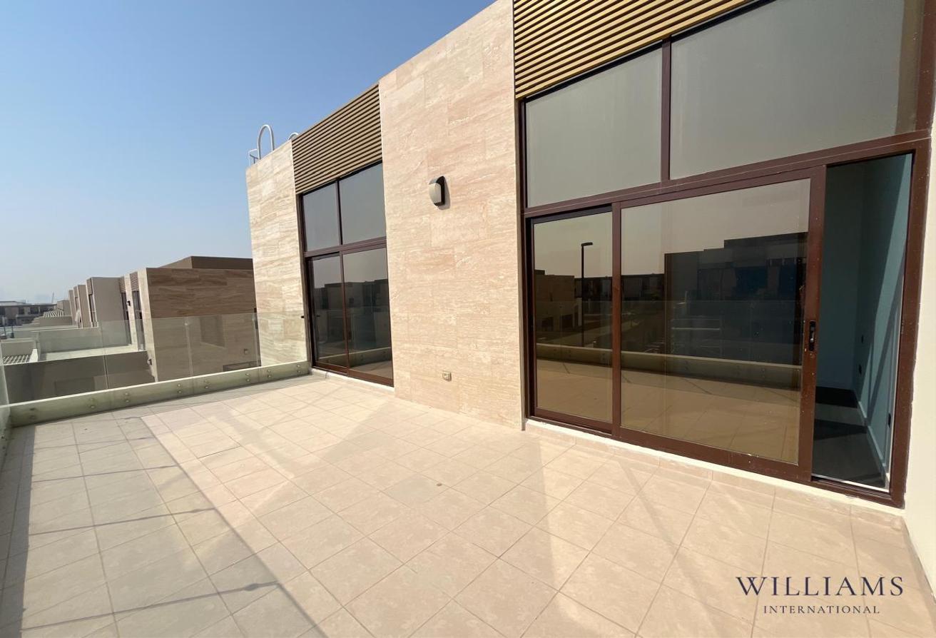 CORNER UNIT | SINGLE ROW | VACANT photo 13