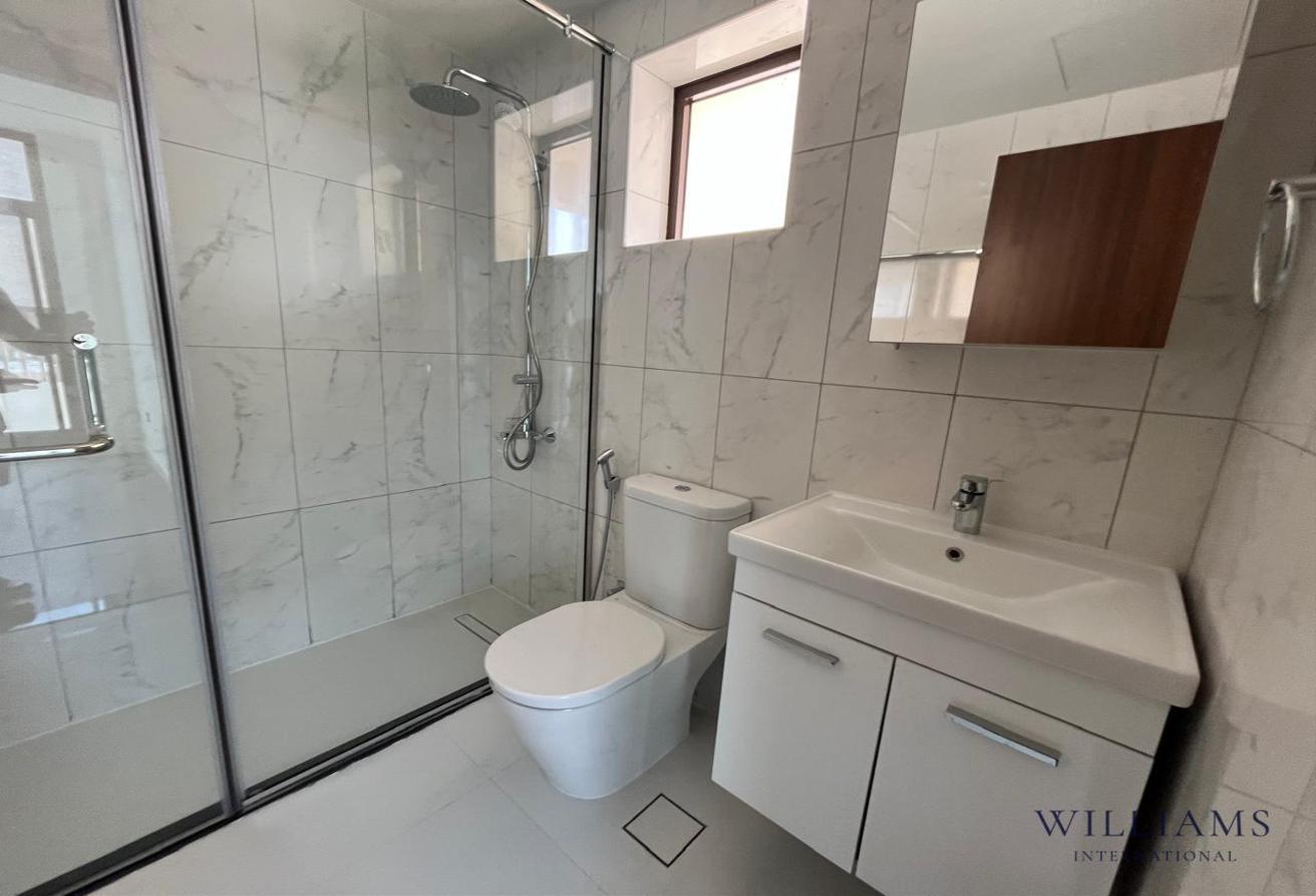 CORNER UNIT | SINGLE ROW | VACANT photo 15