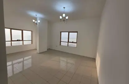 شقة - 3 غرف نوم - 3 حمامات للايجار في برج الكورنيش - طريق كورنيش عجمان - عجمان