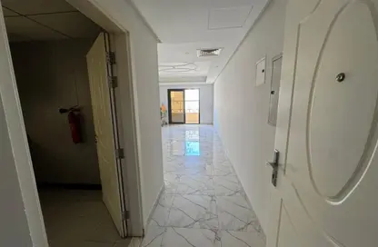 شقة - 2 غرف نوم - 3 حمامات للايجار في مجمع مويلح - تجارية مويلح - الشارقة