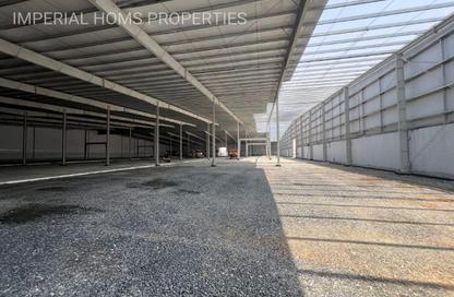 Warehouse - Studio - 2 Bathrooms for rent in Umm Al Thuoob - Umm Al Quwain