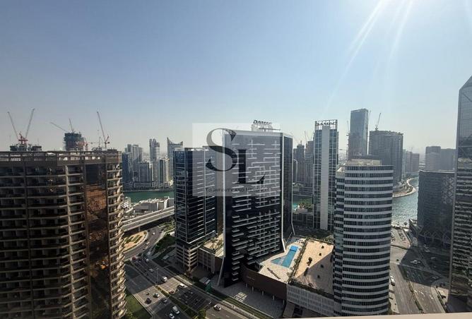 شقة بغرفة نومين بإطلالات كاملة على برج خليفة