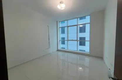 Apartment - 2 Bedrooms - 2 Bathrooms for rent in Al Khan Corniche - Al Khan - Sharjah