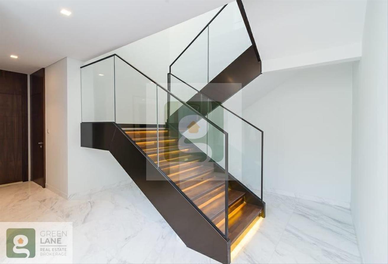 Vacant | Furnished Paramount Townhouse | Pool photo 6