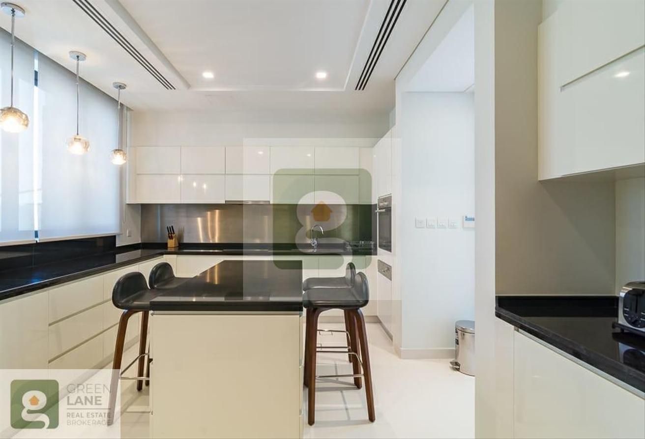 Vacant | Furnished Paramount Townhouse | Pool photo 5