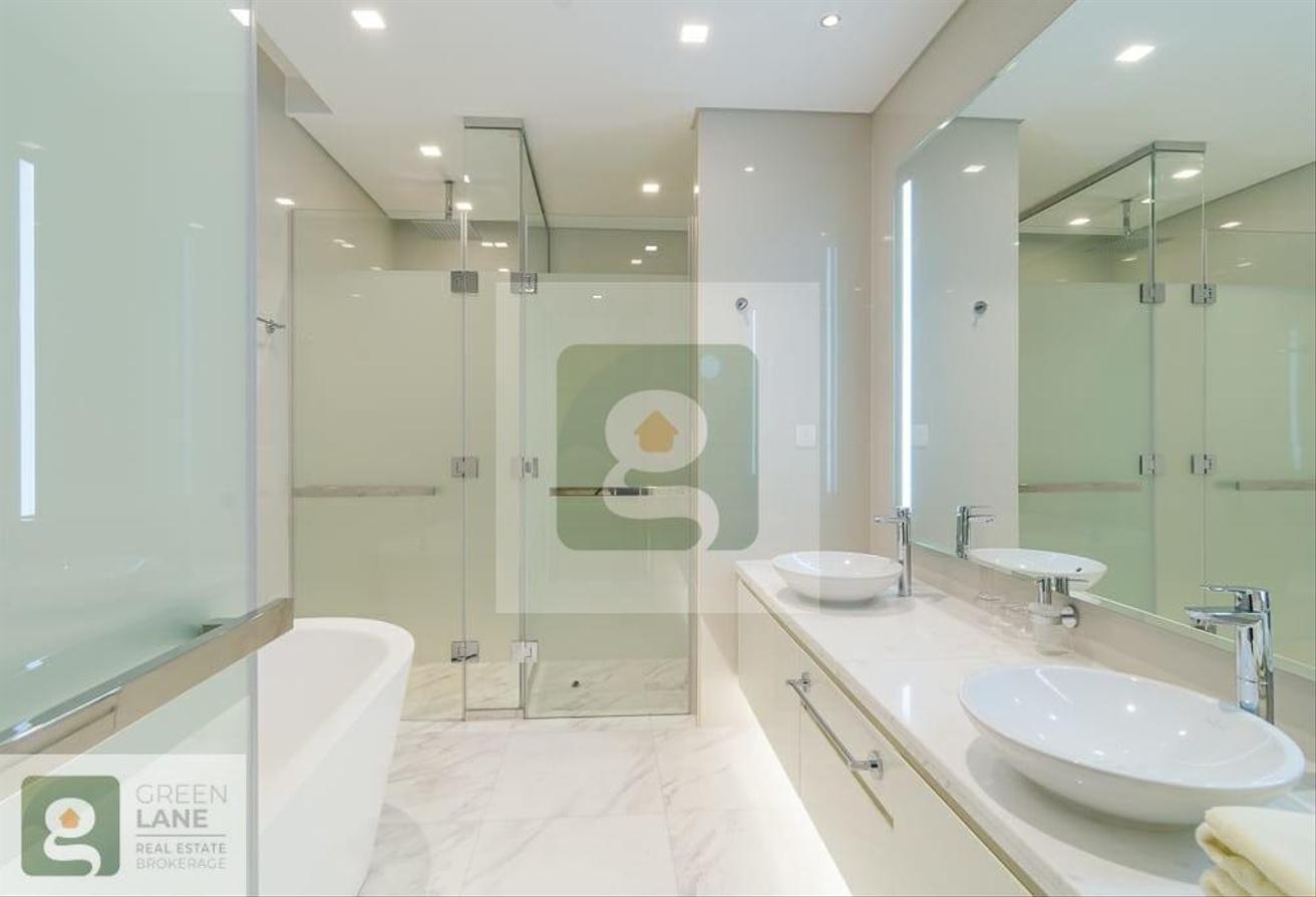 Vacant | Furnished Paramount Townhouse | Pool photo 8