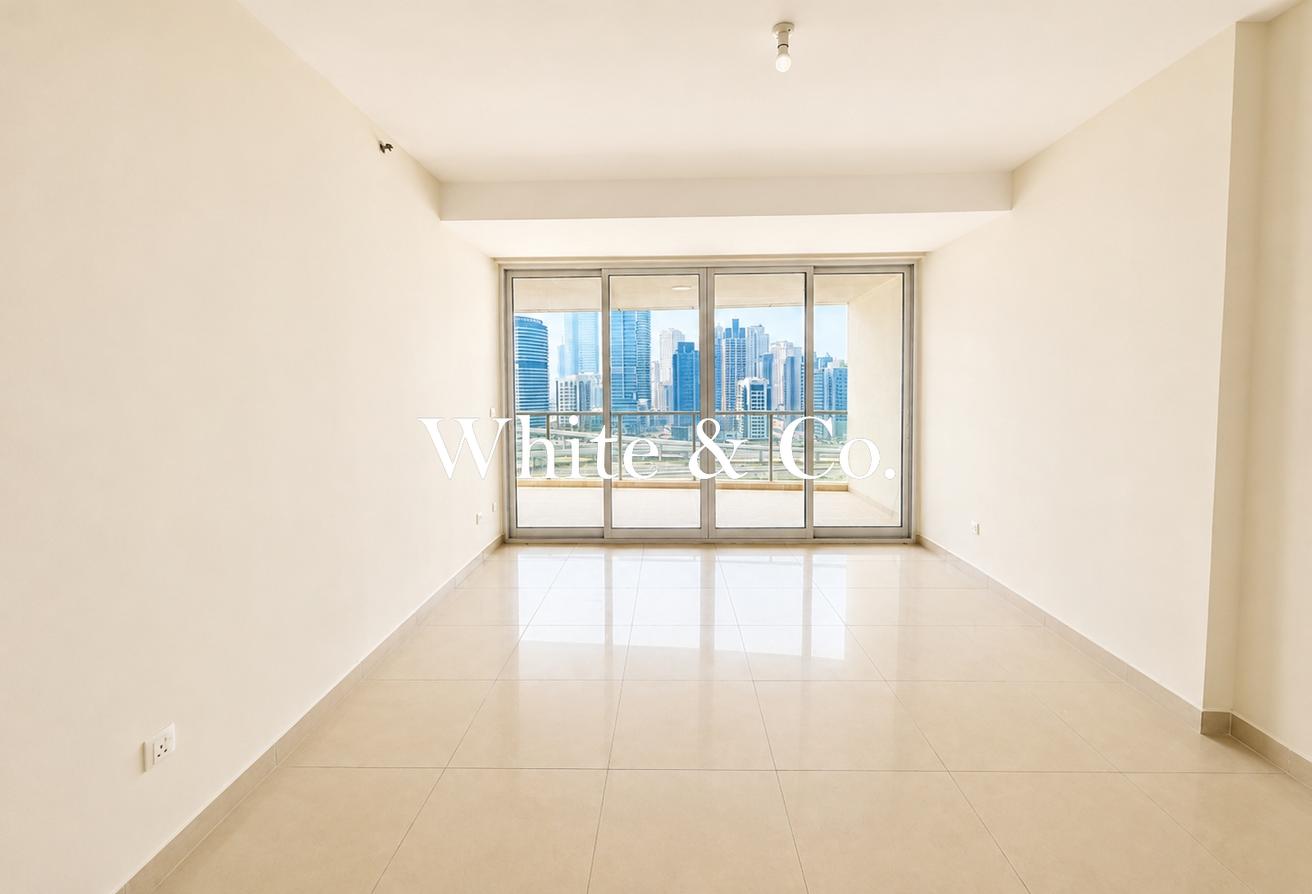 Spacious 1BR | Large Balcony | Marina View photo 4