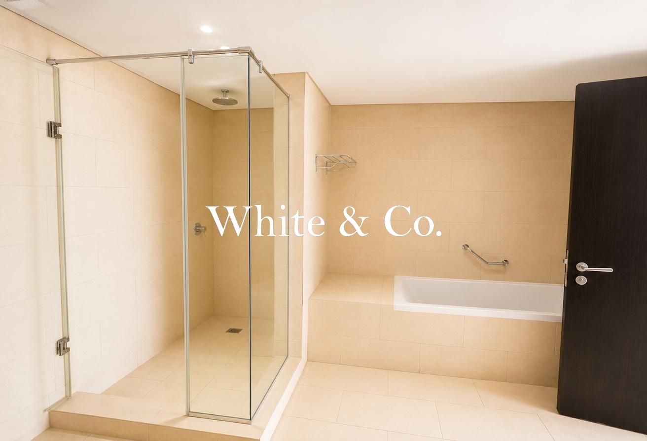Spacious 1BR | Large Balcony | Marina View photo 10