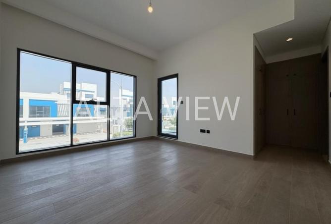 COMMUNITY PARK FACING | PREMIUM 3 BEDROOM TOWNHOUS — photo 3