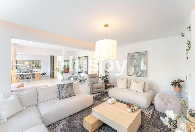94012148 - Property Image 3
