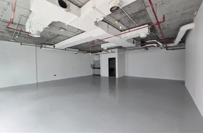 مكتب - غرفة نوم - 2 حمامات للايجار في برج ريجال - الخليج التجاري - دبي