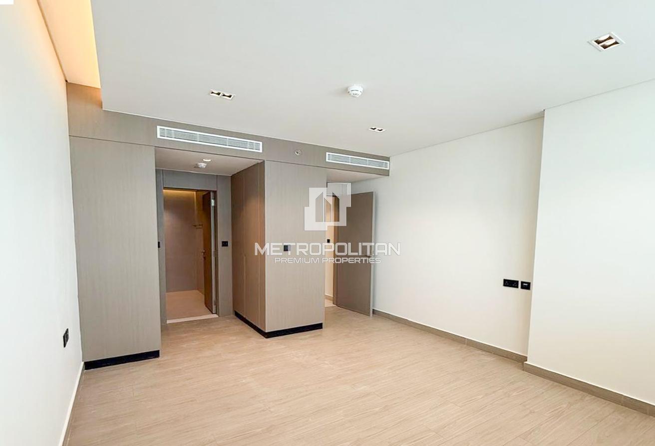Spacious Layout | Prime Location | Hot Deal photo 5