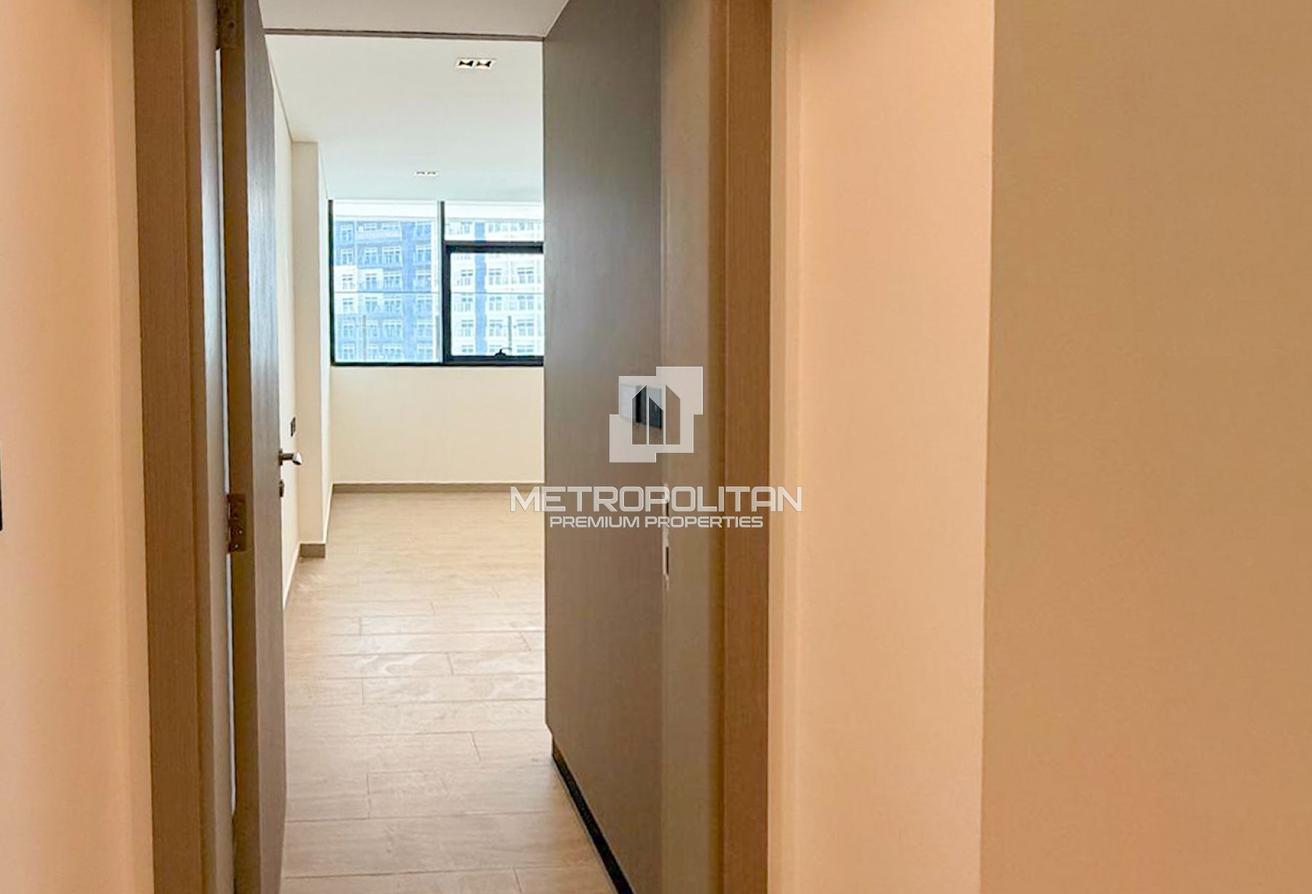 Spacious Layout | Prime Location | Hot Deal photo 8