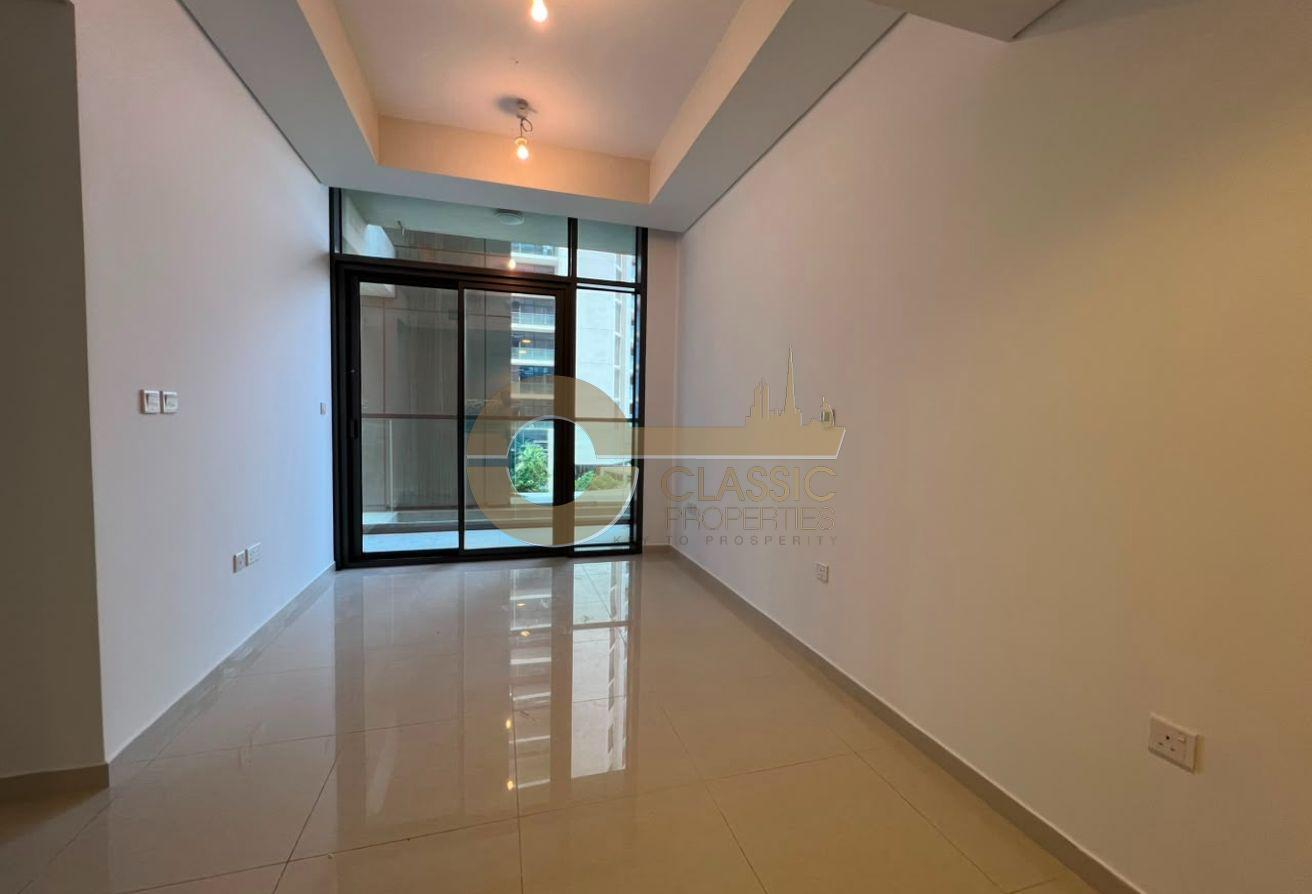 MID FLOOR | READY TO MOVE IN | POOL VIEW photo 3