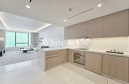 Apartment - 1 Bedroom - 3 Bathrooms for rent in The Palm Tower - Palm Jumeirah - Dubai