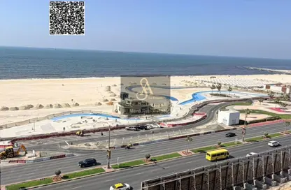 شقة - 2 غرف نوم - 2 حمامات للبيع في برج الكورنيش - طريق كورنيش عجمان - عجمان