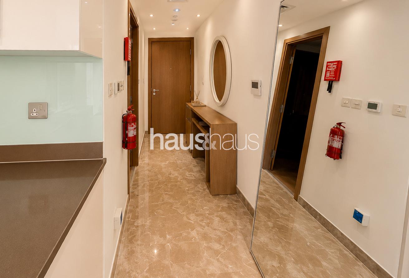 Fully Furnished | Full Marina View | Top Floor photo 9