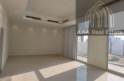 Villa - 4 Bedrooms - 6 Bathrooms for rent in Al Aweer 1 - Al Aweer - Dubai