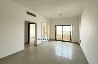 شقة - غرفة نوم - 2 حمامات للايجار في منطقة الرولة - الشارقة