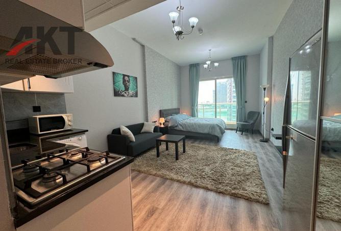 Fully Furnished and Upgraded Studio/Rented