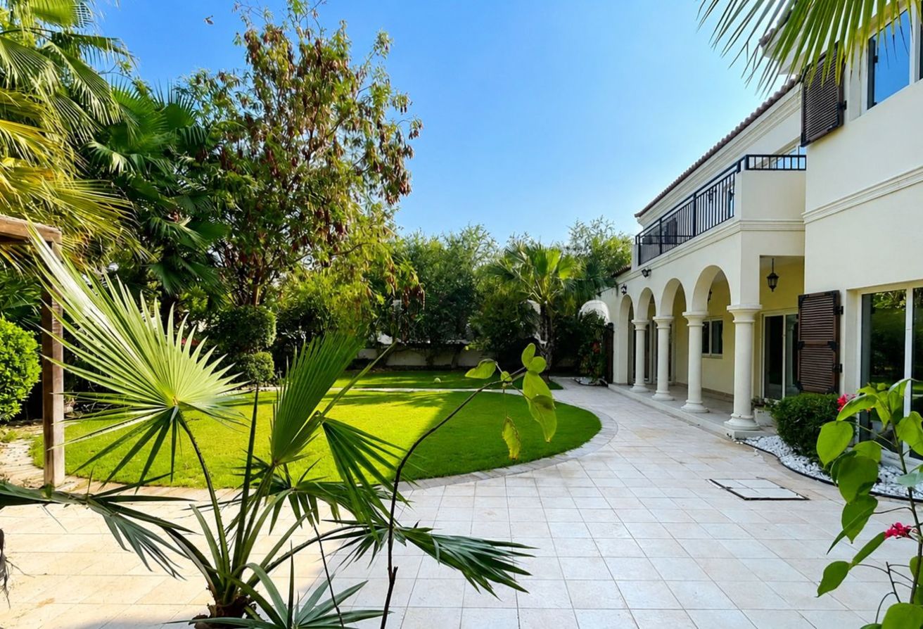FAMILY VILLA | LANDSCAPED| READY TO MOVE IN
