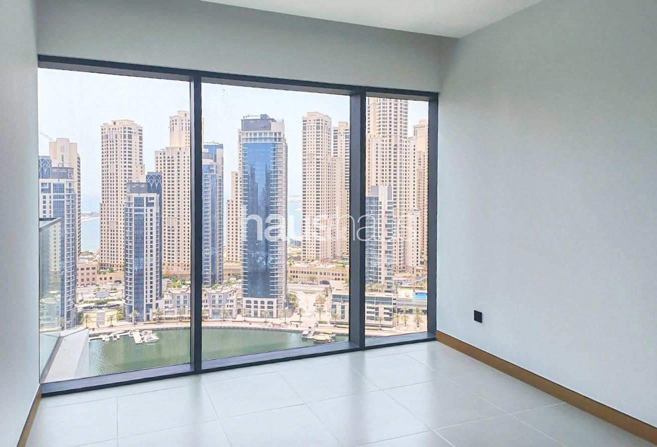 Luxurious Waterfront Living | Bright | Unfurnished photo 2