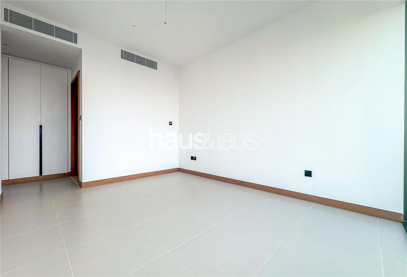 Luxurious Waterfront Living | Bright | Unfurnished photo 19