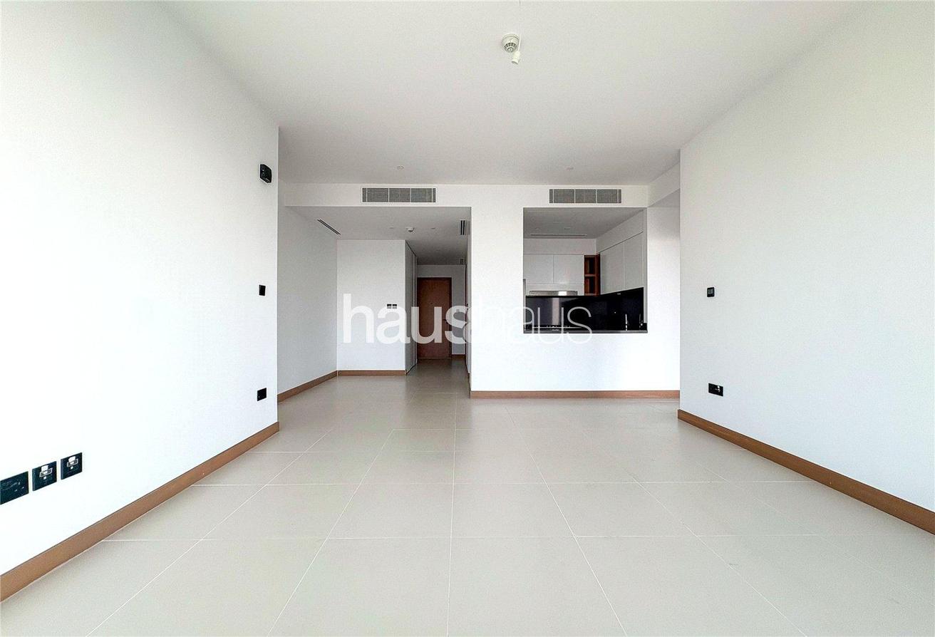 Luxurious Waterfront Living | Bright | Unfurnished photo 9