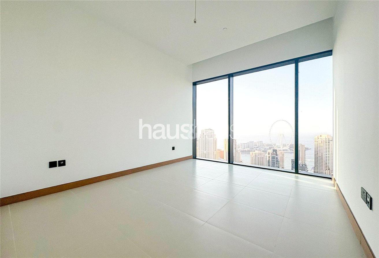 Luxurious Waterfront Living | Bright | Unfurnished photo 6