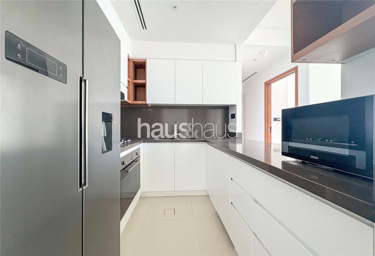Luxurious Waterfront Living | Bright | Unfurnished photo 15