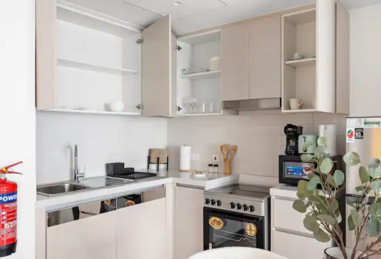 Amazing 1BR | Fully Furnished | Prime Location