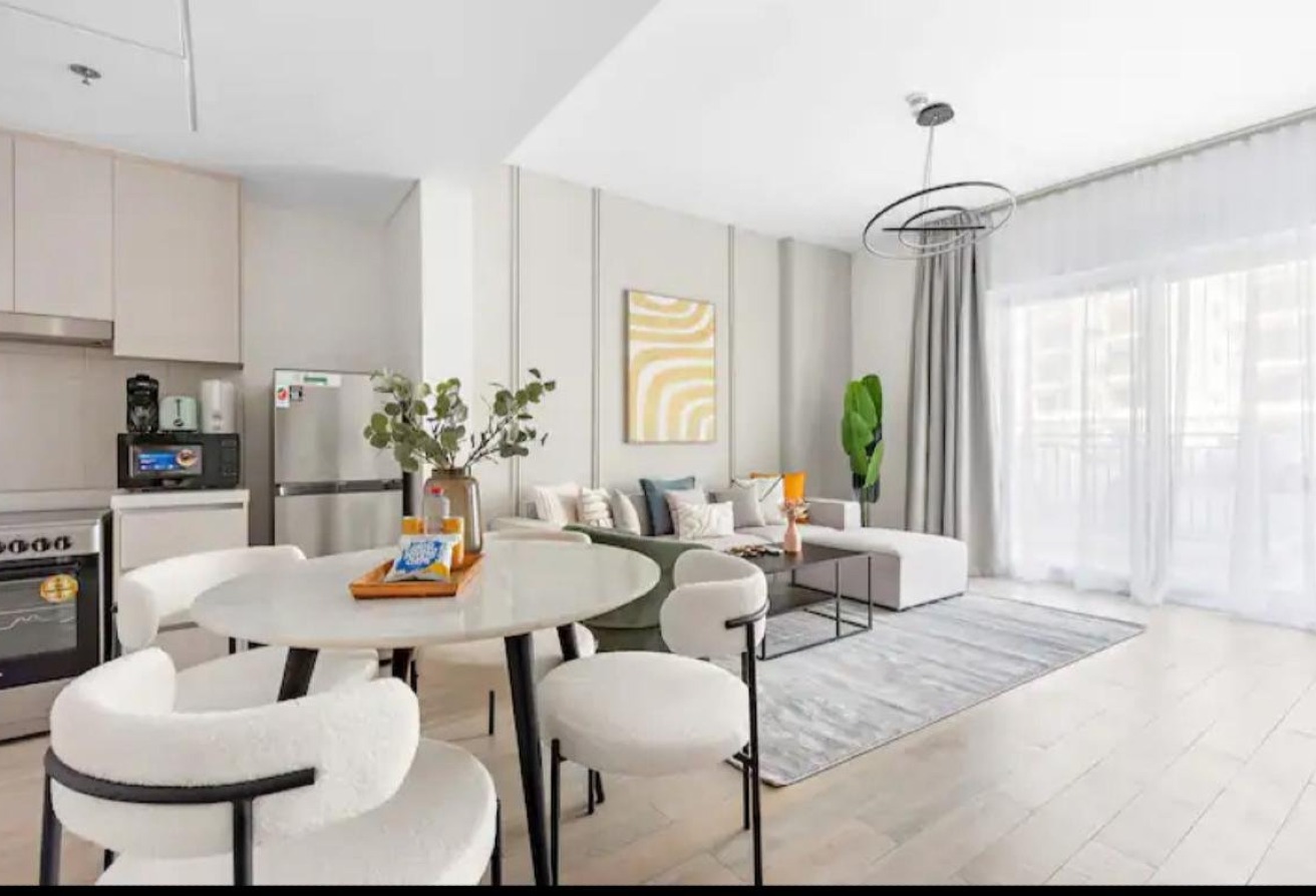 Amazing 1BR | Fully Furnished | Prime Location