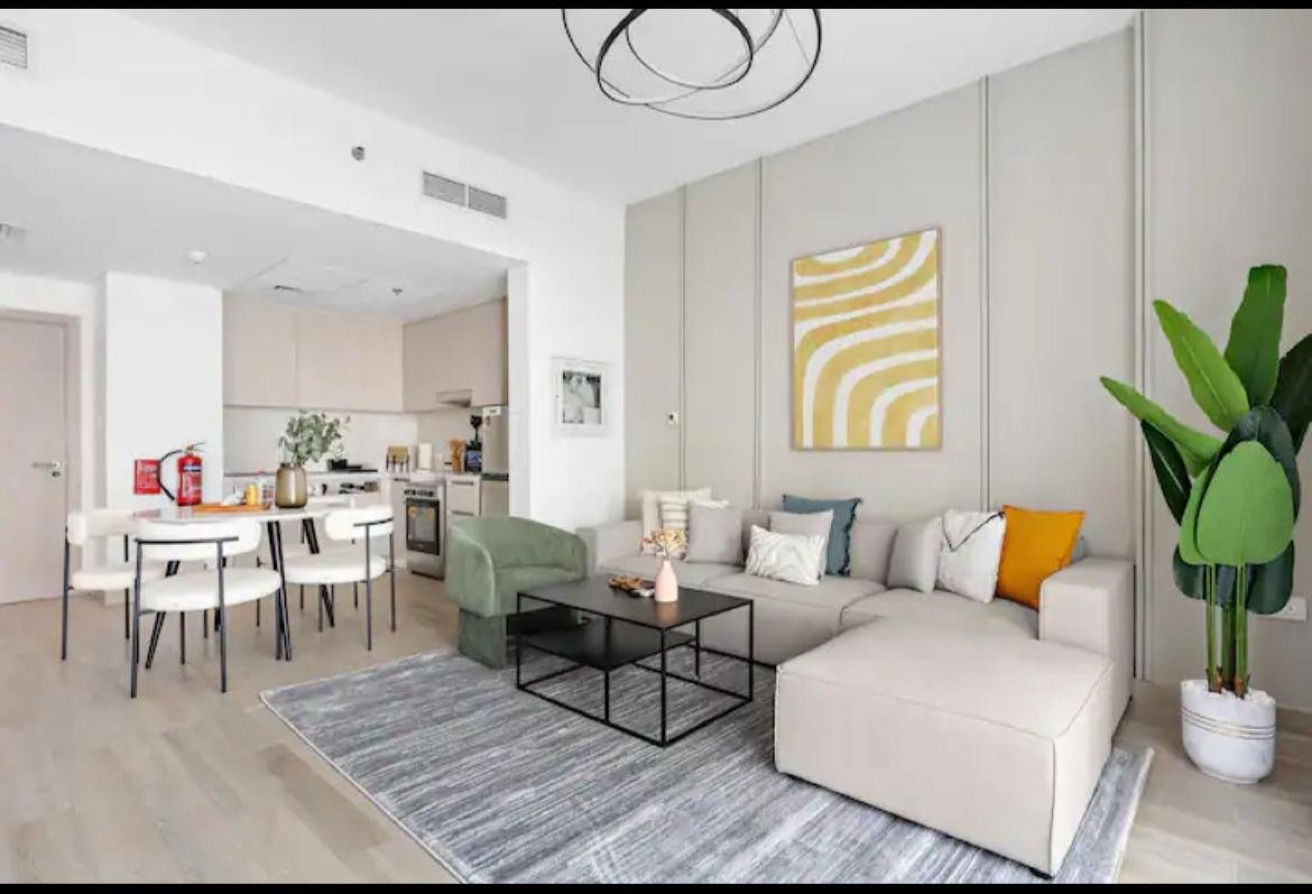 Amazing 1BR | Fully Furnished | Prime Location